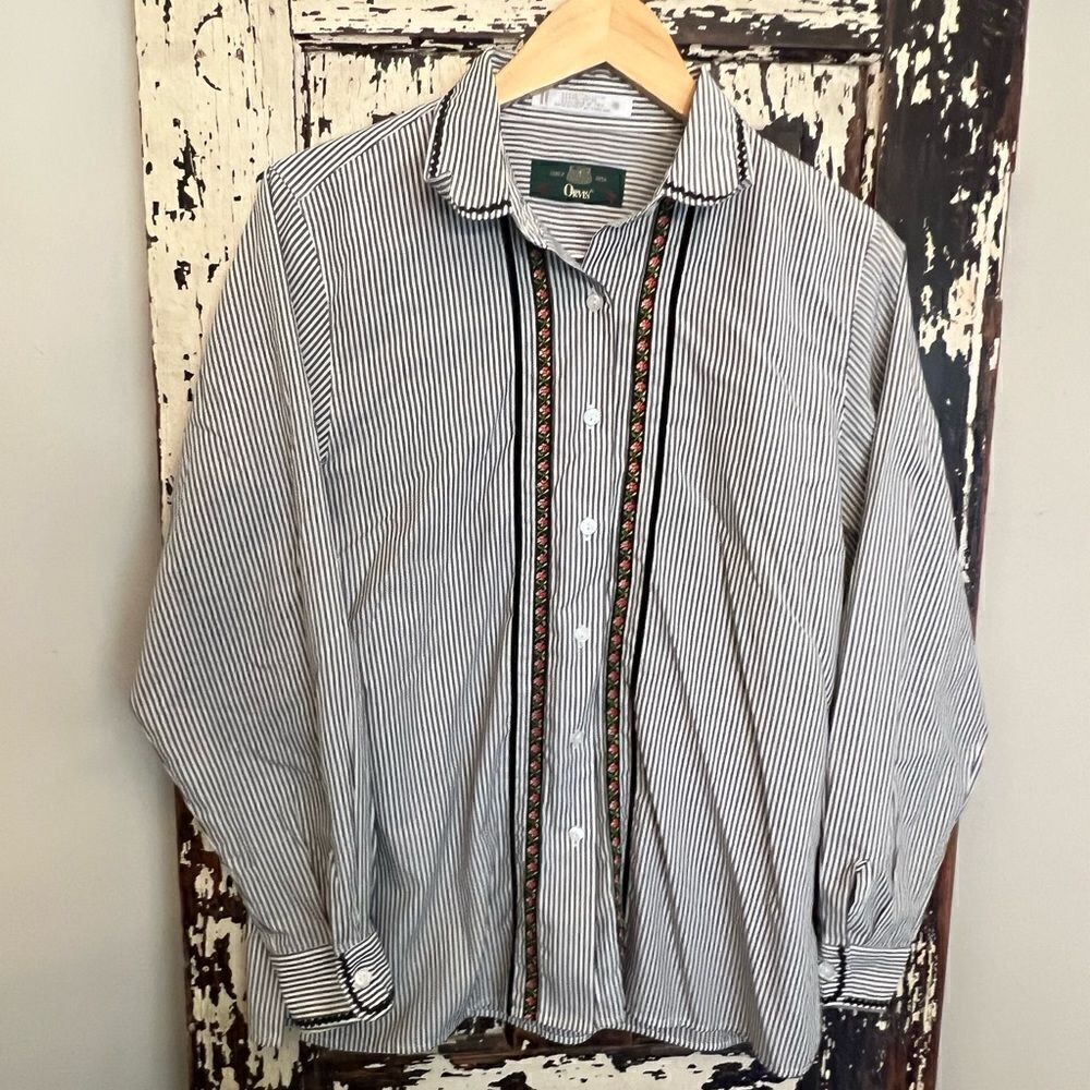 Women’s Orvis floral striped button down shirt. Size 10.